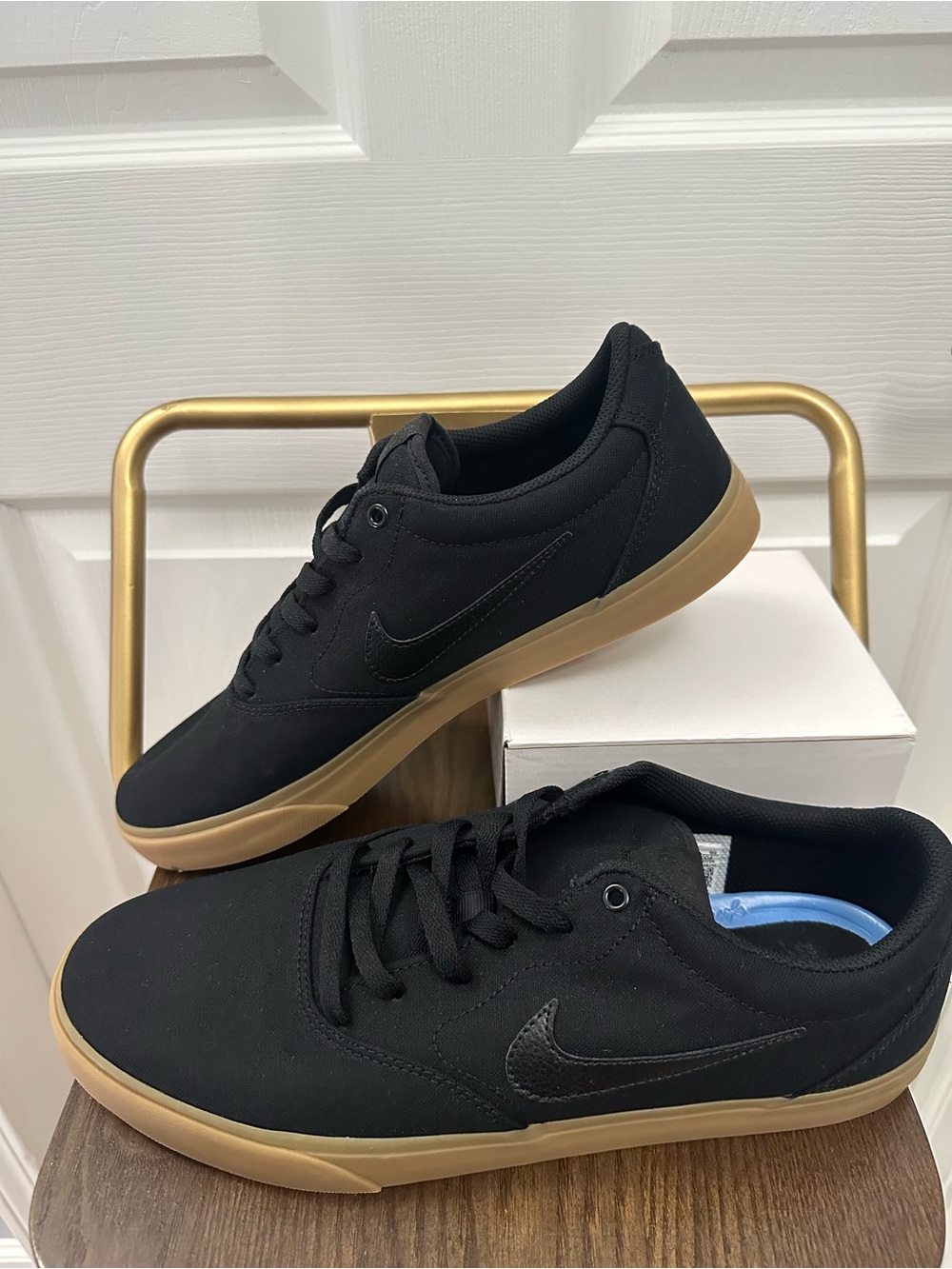 Nike Men’s Black Sneakers with Gum Sole